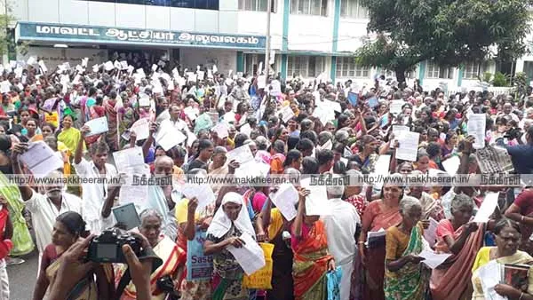 100 day work plan: women workers besieged by Collector office!